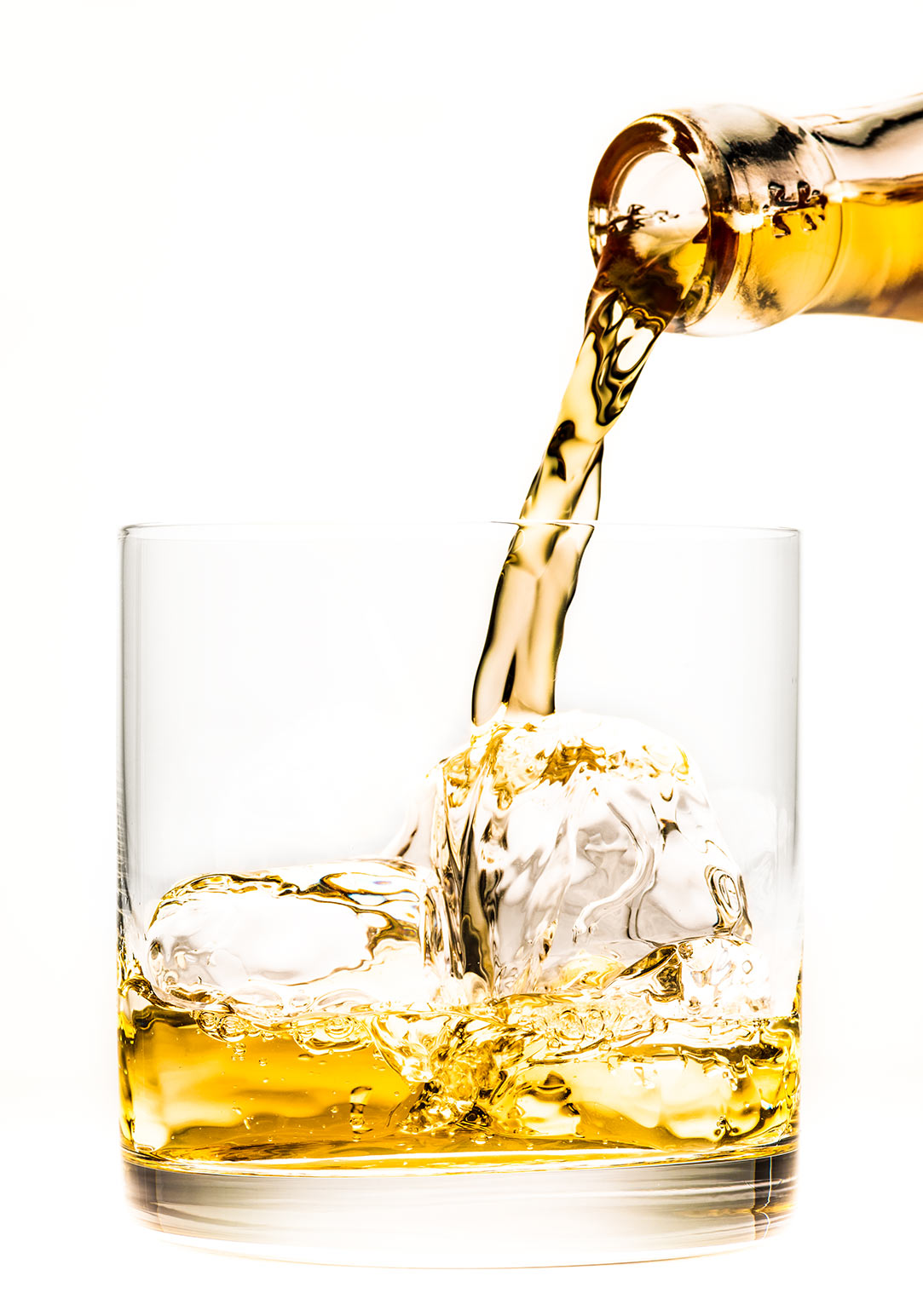 Drink-Pouring-Whisky