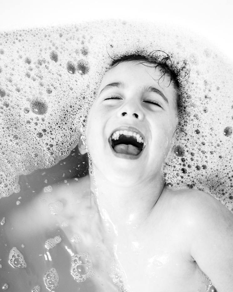 Kids-Bath-Laughing-Laila